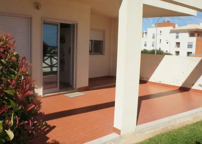 בית נופש Pool & Garden Oura Flat