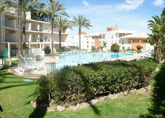 Pool & Garden Oura Flat בית נופש *