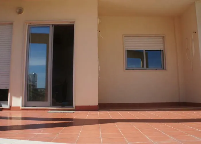 Pool & Garden Oura Flat אלבופיירה