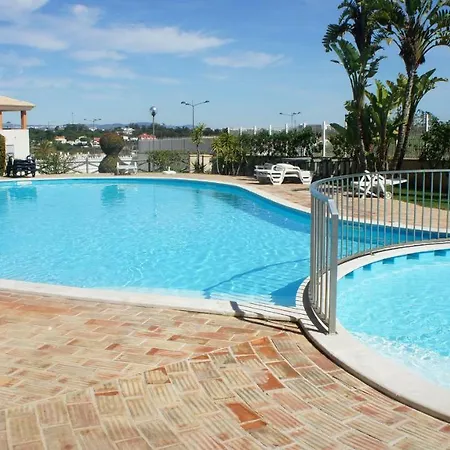 Casa de Férias Pool & Garden Oura Flat
