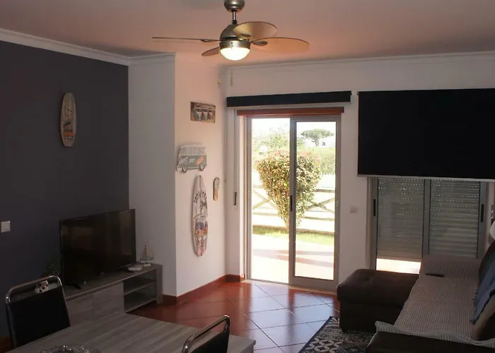 Pool & Garden Oura Flat